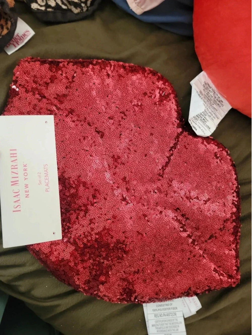 Bundle lip pillow / 2 Isaac Miztahi lip sequins placemats